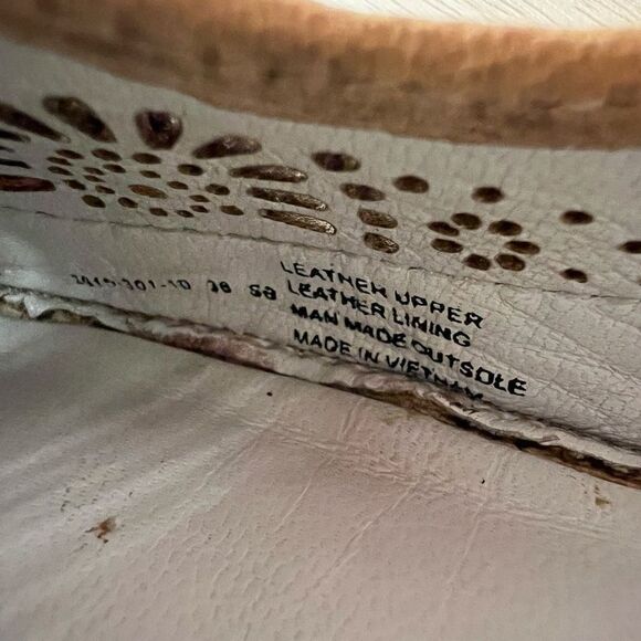 Vagabond Women’s EU 36 US 6 Perforated Floral Tan Casual Slip on Flats Loafers - Picture 9 of 9